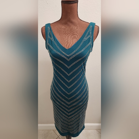 Carmen Marc Valvo Dresses & Skirts - Carmen Marc Valvo Dress